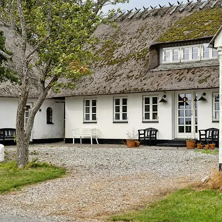 By The Bay A Thatched House Lies So Beautifully * Norre Aby